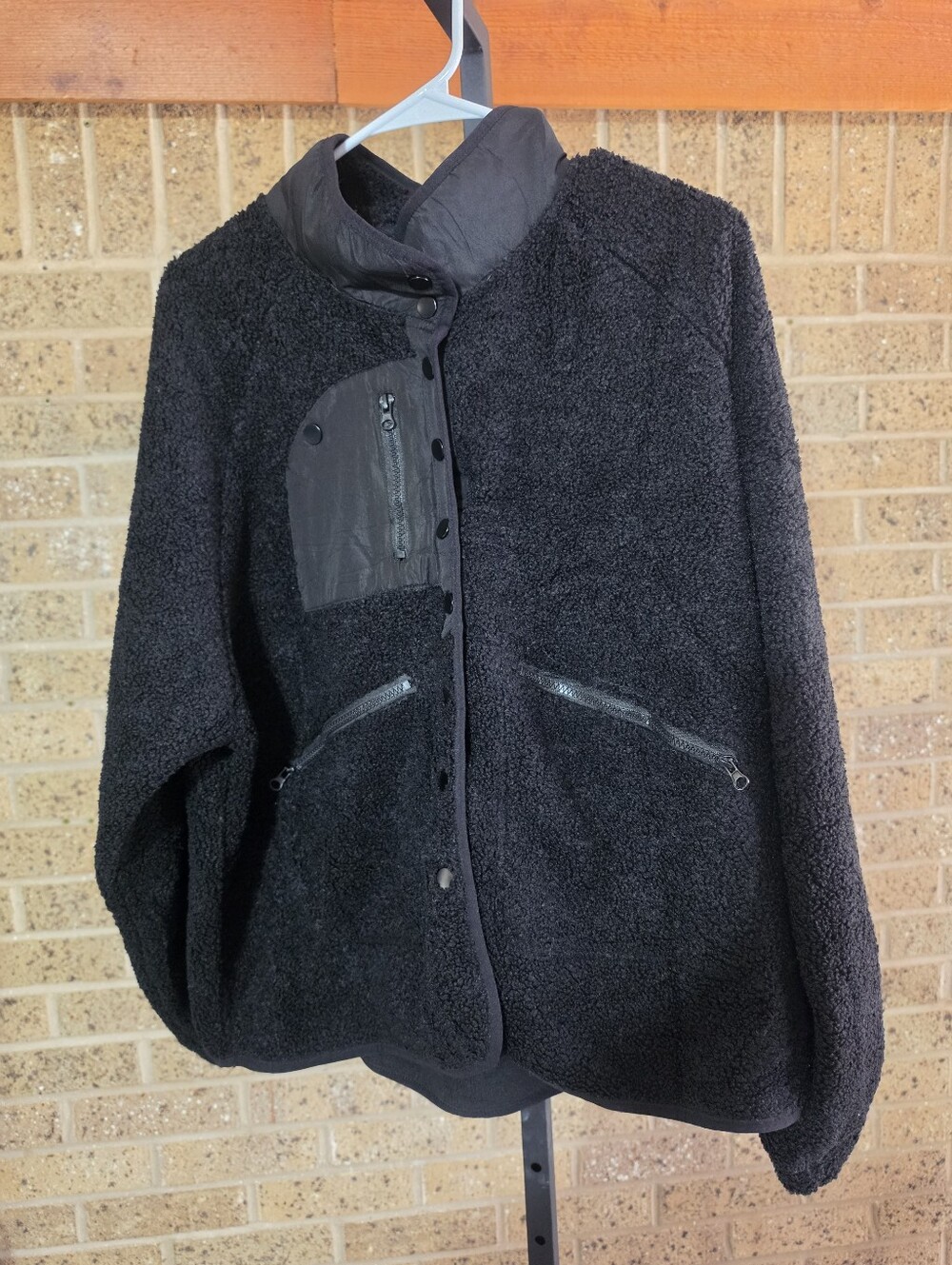 NWT Women's Amazon Jacket. Size XXL. Black